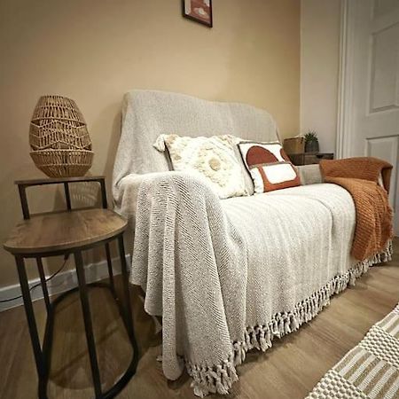 The Hive - Cosy Studio In Wells City Centre ภายนอก รูปภาพ