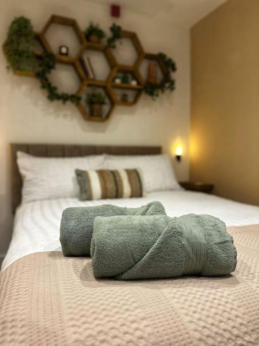 The Hive - Cosy Studio In Wells City Centre ภายนอก รูปภาพ